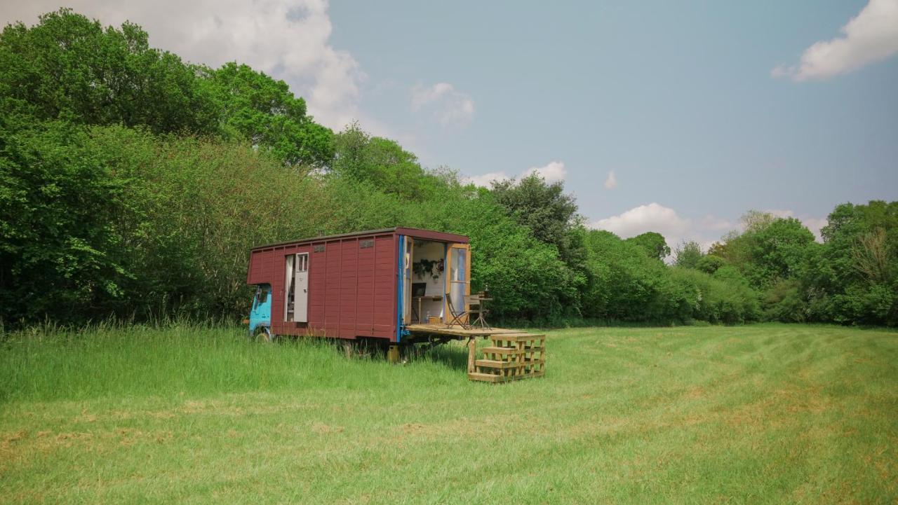 Balcombe Quirky Vintage Horsebox Conversion With Stunning Views Of Ardingly Reservoir מראה חיצוני תמונה
