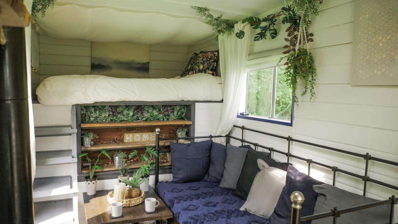 Balcombe Quirky Vintage Horsebox Conversion With Stunning Views Of Ardingly Reservoir מראה חיצוני תמונה